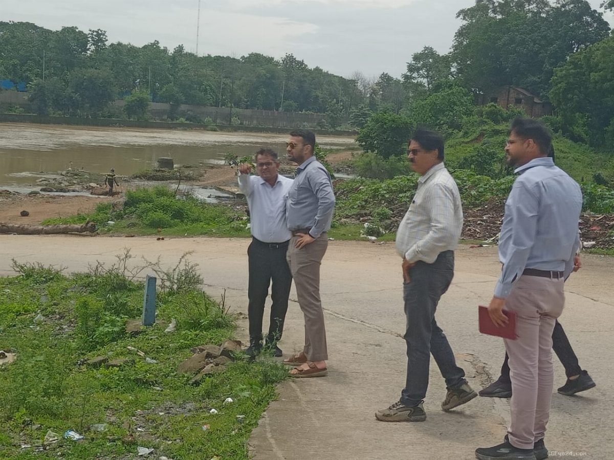 कलेक्टर ने विकास कार्यों का किया मैदानी निरीक्षण
