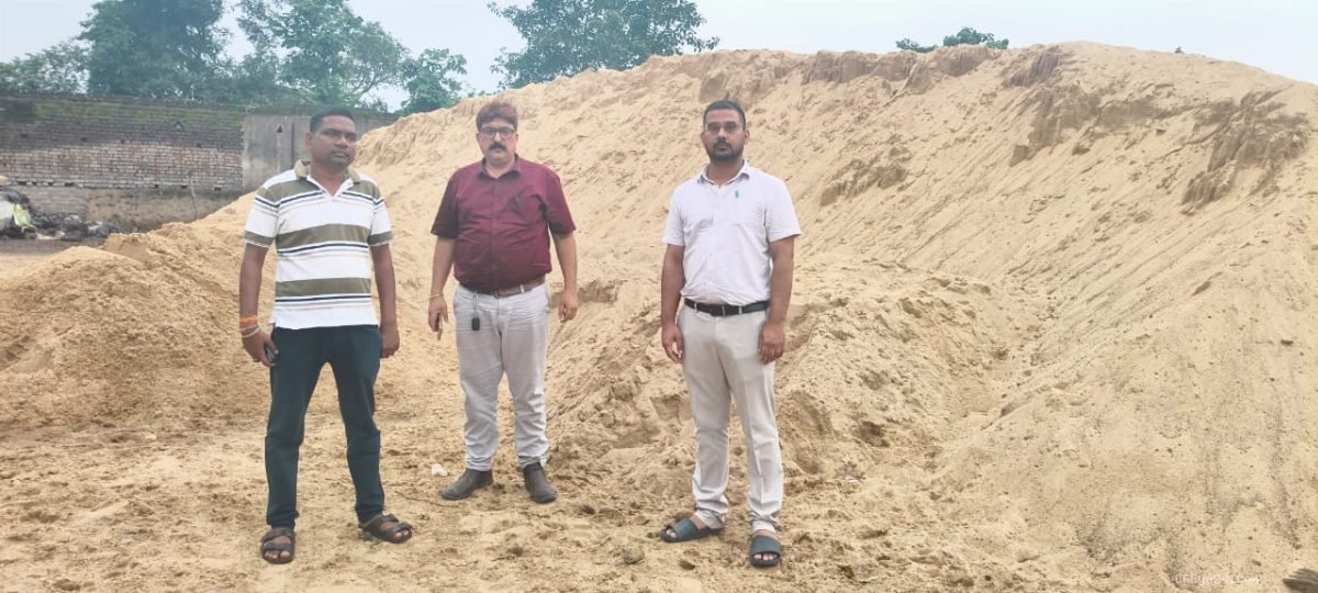 ‘रेत साम्राज्य’ पर प्रशासन का बुलडोजर, 20 से ज्यादा डंपर अवैध बालू जब्त।